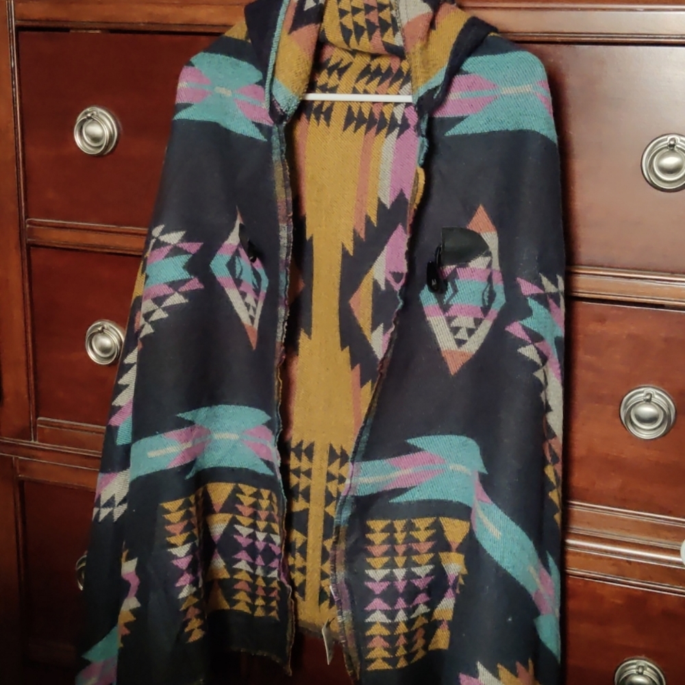 NWT AMERICAN BLING Hooded Aztec Poncho Wrap
